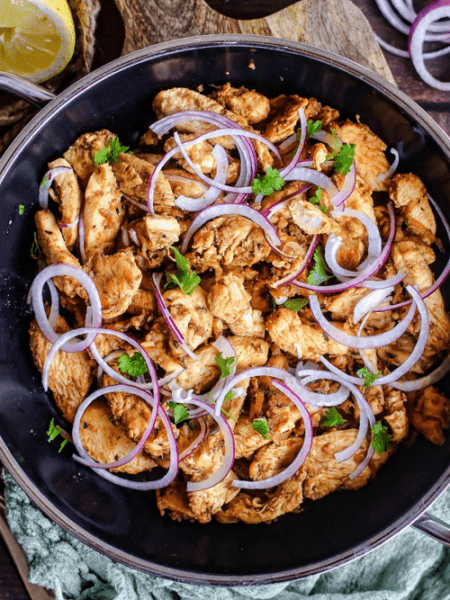 Hähnchen-Gyros mit Zaziki, Reis und Tomaten-Gurken-Salat